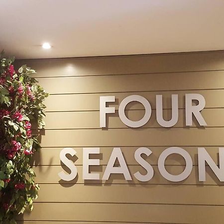 Four Seasons 818- Spacious Cbd Studio - Onsite Parking, Gym & Rooftop Pool Appartement Kaapstad Buitenkant foto