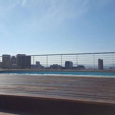 Four Seasons 818- Spacious Cbd Studio - Onsite Parking, Gym & Rooftop Pool Appartement Kaapstad Buitenkant foto