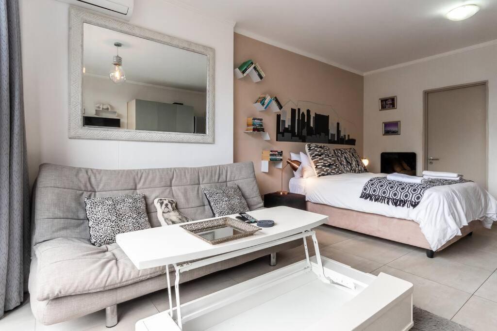 Four Seasons 818- Spacious Cbd Studio - Onsite Parking, Gym & Rooftop Pool Appartement Kaapstad Buitenkant foto