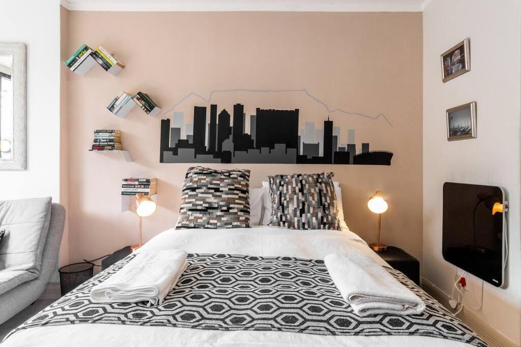 Four Seasons 818- Spacious Cbd Studio - Onsite Parking, Gym & Rooftop Pool Appartement Kaapstad Buitenkant foto